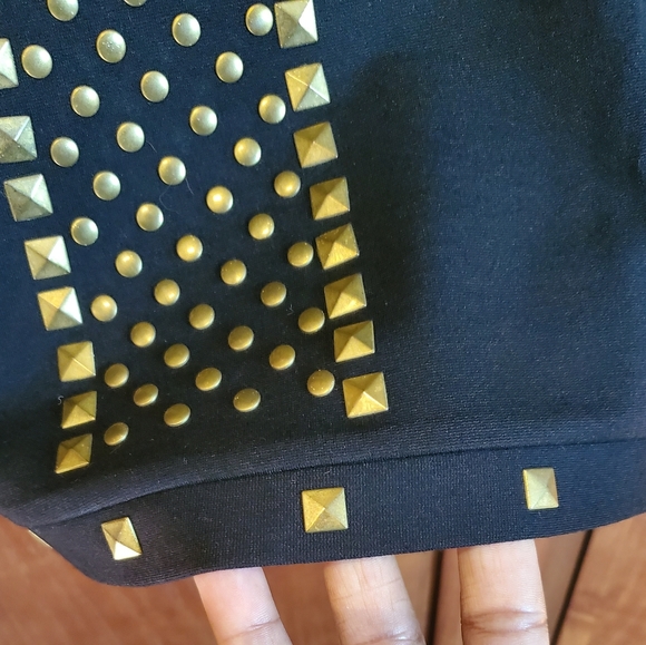 NWOT - Flattering & comfortable! Size SMALL - Picture 3 of 6